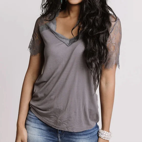 Lace sleeve v neck - Impressions boutique - Picture 2 of 7